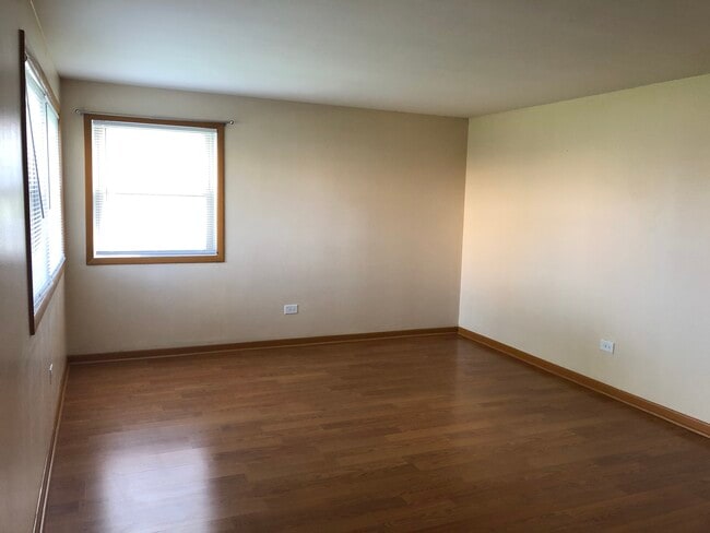 Building Photo - 5300 W Addison St