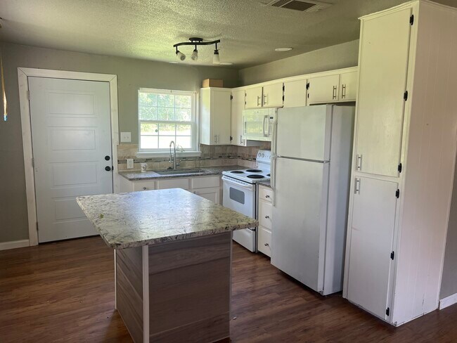 Foto del edificio - 216 Creekview Ln