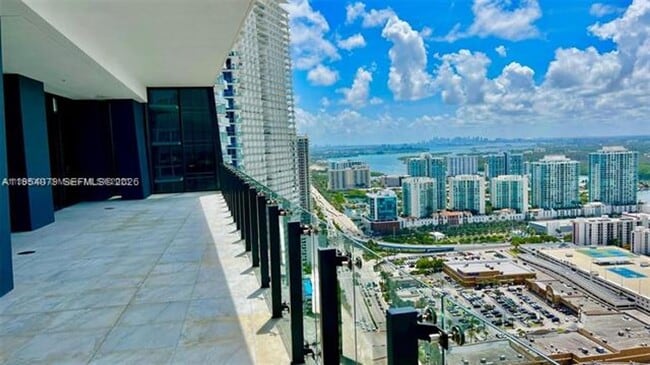 Foto del edificio - 17141 Collins Ave