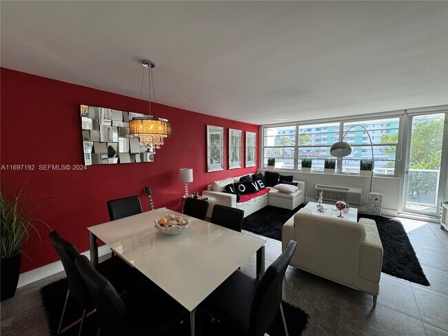 Foto del edificio - 5313 Collins Ave