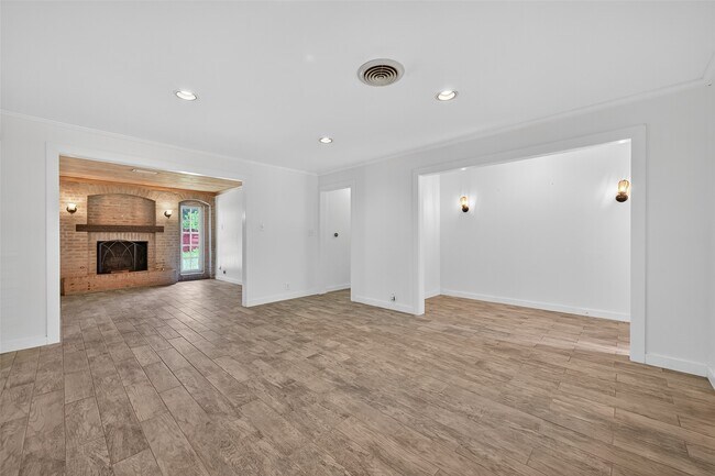 Foto del edificio - 9422 Meadowbriar Ln