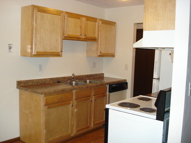 Building Photo - 8061 Pleasant View Dr