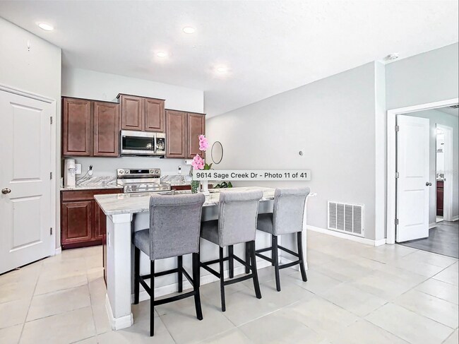 Building Photo - 9614 Sage Creek Dr