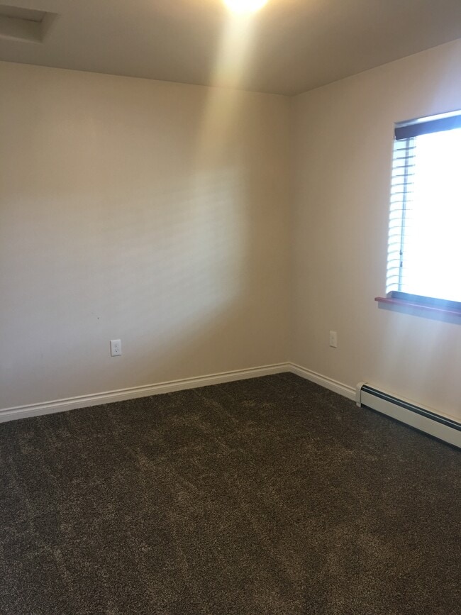 Building Photo - 1211 Lilac Ln