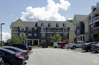 Delafield Lakes Apartments photo'