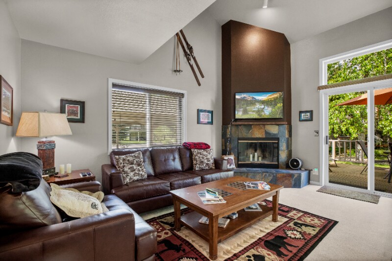 Primary Photo - 1750 E Lakeshore Dr