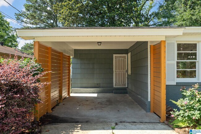 Building Photo - 852 Twin Lake Dr NE