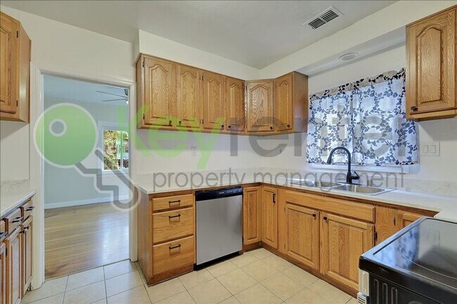 Foto del edificio - 2400 27th St