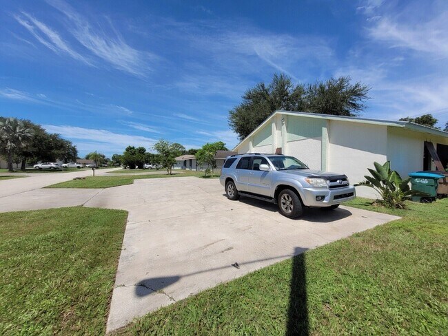 Foto del edificio - 2329 SE 6th Ln
