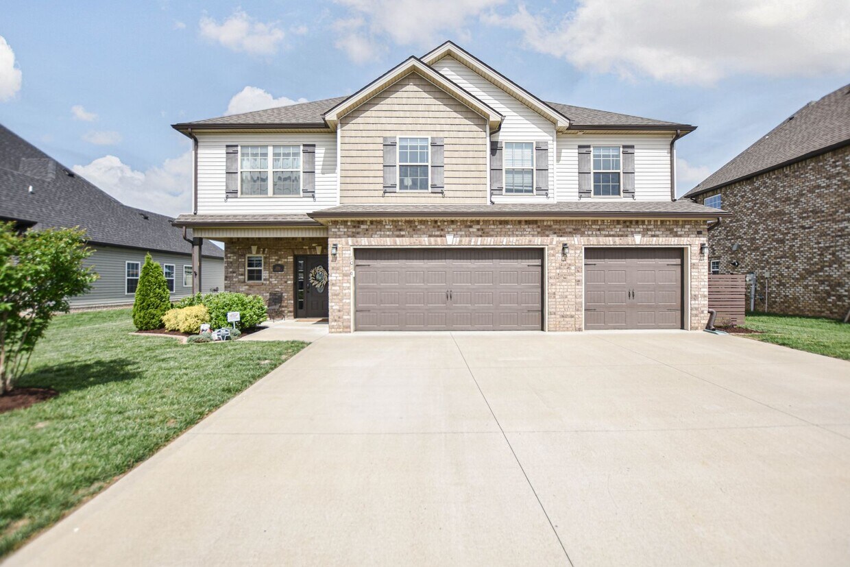 Primary Photo - Pet Friendly Four Bedroom!