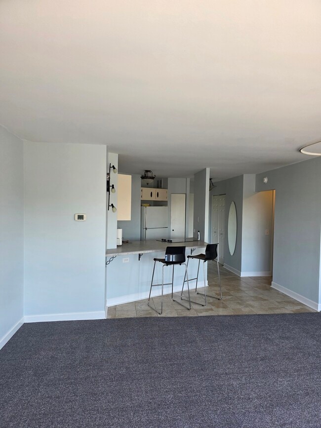 Building Photo - 5415 N Sheridan Rd