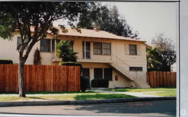 Primary Photo - 200 W Knepp Ave