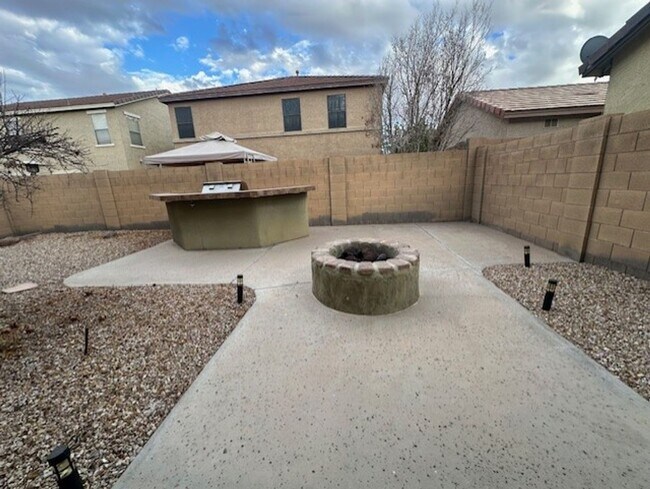 Foto del edificio - EAST MESA HOME IN GATED COMMUNITY