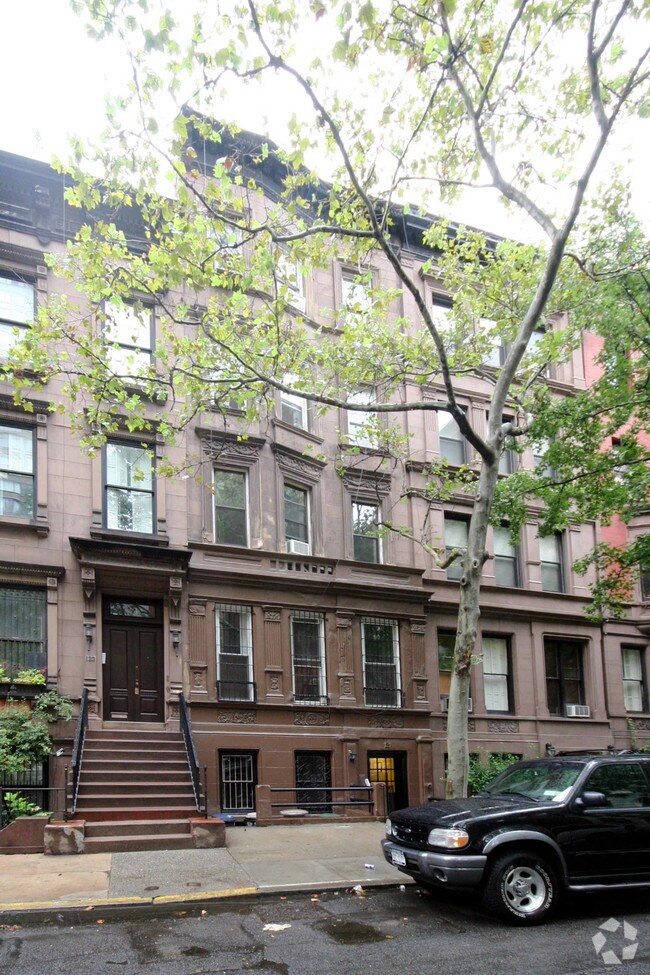 Foto del edificio - 121 W 69th St