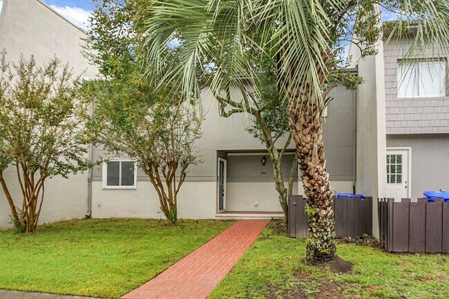 Foto del edificio - Spacious, Newly Renovated Villa Overlookin...