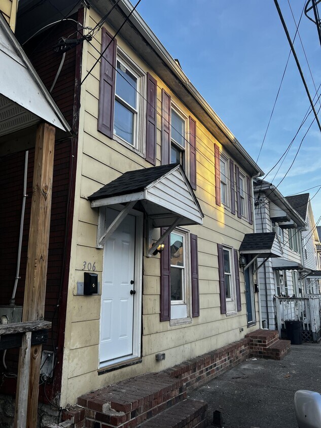 Foto principal - 306 N High St