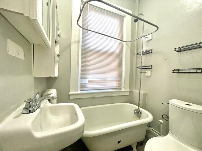 Building Photo - 8 Champney Pl