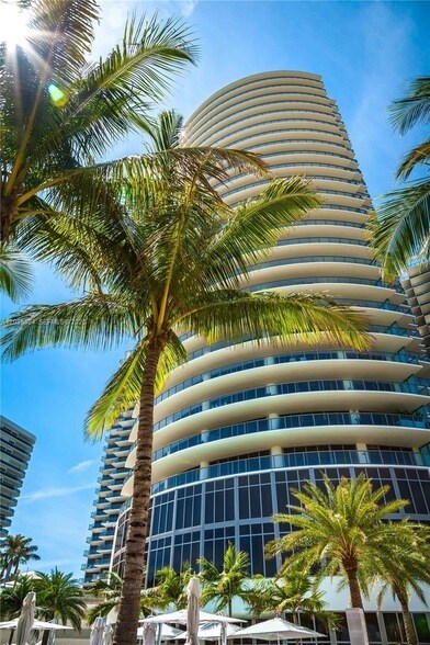 Foto del edificio - 9703 Collins Ave