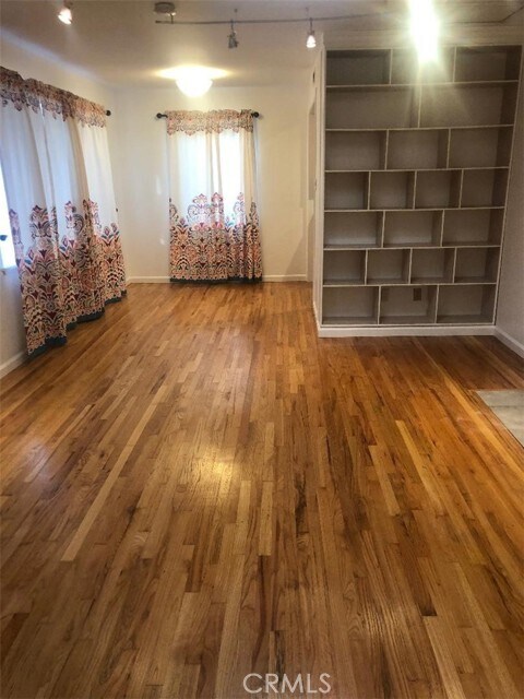 Foto del edificio - 622 N Placentia Ave