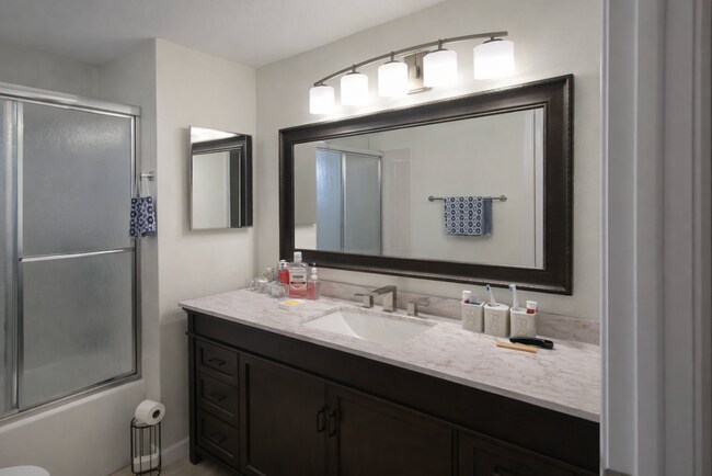 Foto del edificio - 7618 Colonial Ct