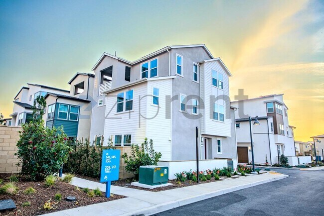 Building Photo - Unit