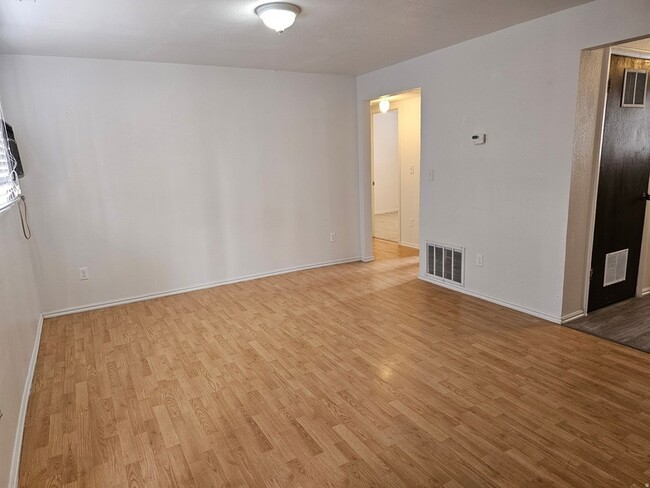 Building Photo - 215 N 400 W