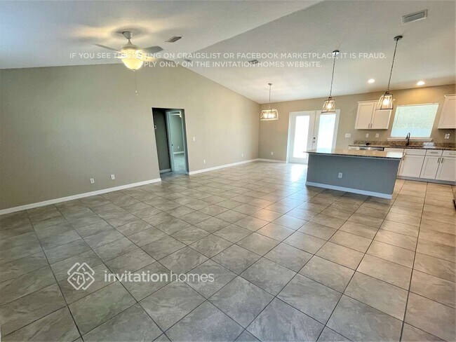 Building Photo - 7049 David Blvd