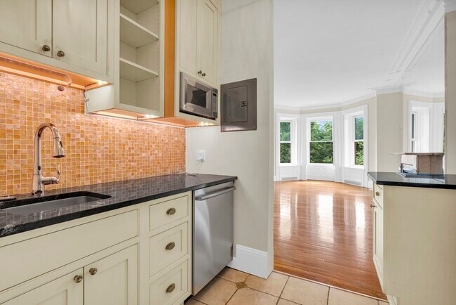 Foto del edificio - 321 Commonwealth Ave