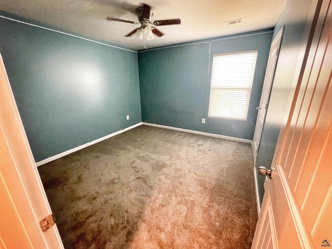 Building Photo - 125 Broomsedge Ln