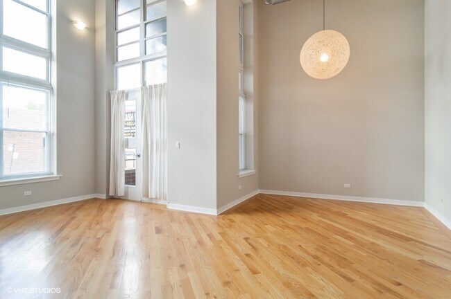 Foto del edificio - 3611 W Montrose Ave