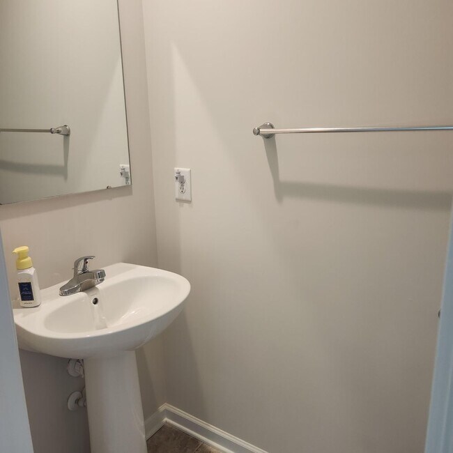 Building Photo - 312 Normandy Cres