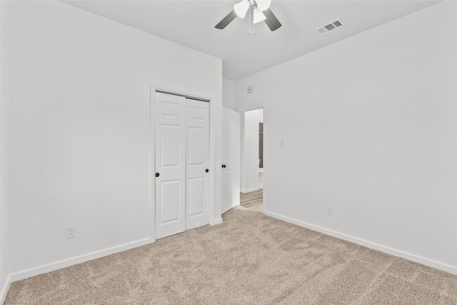 Building Photo - 617 Prairie Ln