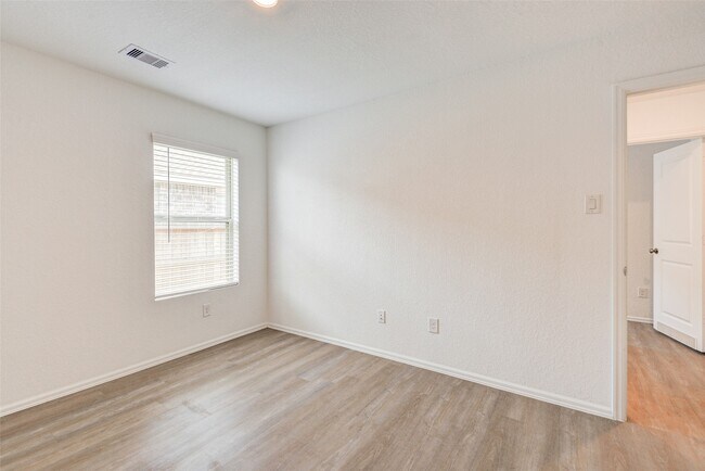 Foto del edificio - 26735 Wilderye Cv Ln