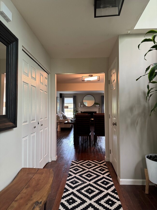 FOYER - 1537 Abigail Ln