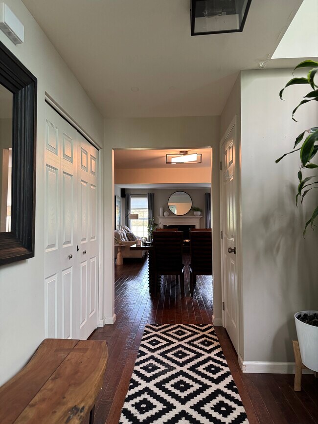 VESTÍBULO - 1537 Abigail Ln