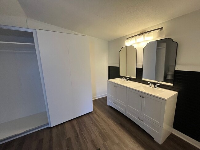 Building Photo - 3 bedroom 2 bath Mobile Home on 1 acre in ...