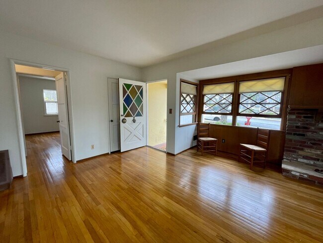 Building Photo - 22645 Gaycrest Ave