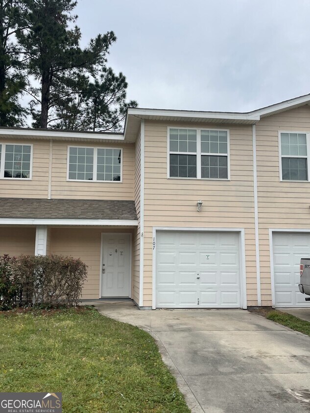 Primary Photo - 107 Deep Bay Cir