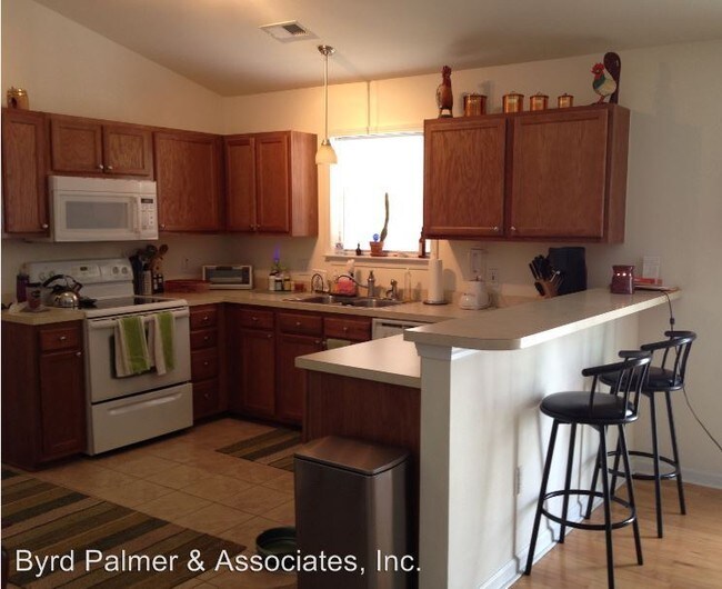 Building Photo - 920 Silvercrest Dr