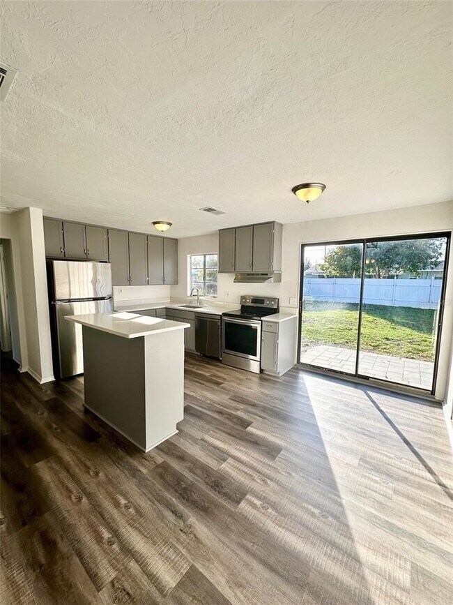 Foto del edificio - 6600 Orchard Dr N