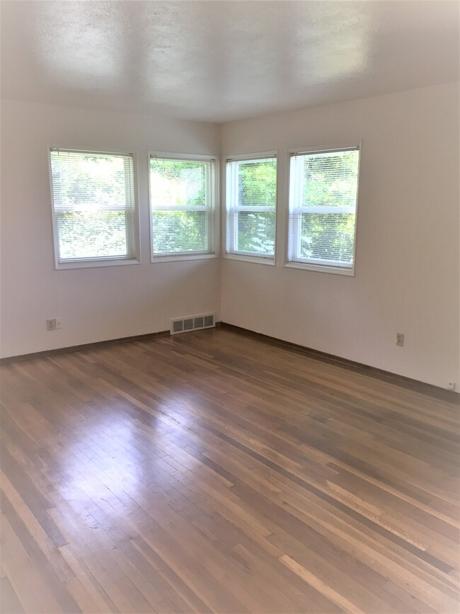 Building Photo - 3346 SE Waverleigh Blvd