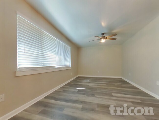 Foto del edificio - 243 E Bay Ave