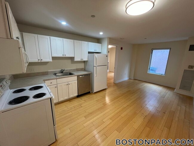 Building Photo - 40 Boylston St