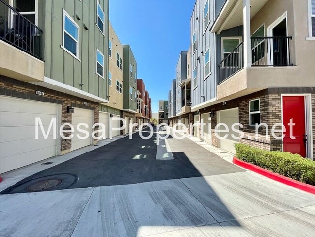 Building Photo - 8870 Camphor Ave