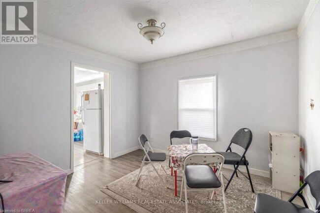 Photo du bâtiment - 212-212 Sheridan St