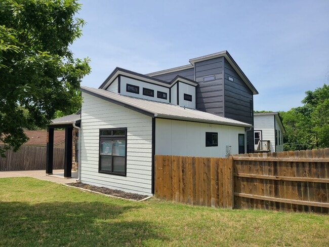 Building Photo - 7406 Geneva Dr