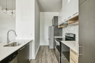 Building Photo - 9675 Av. Papineau