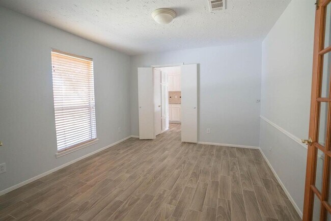 Building Photo - 3134 Jenny Dr