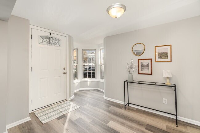 Foto del edificio - 28 W Main St