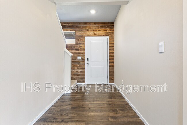Foto del edificio - 7945 Ranchland Ln